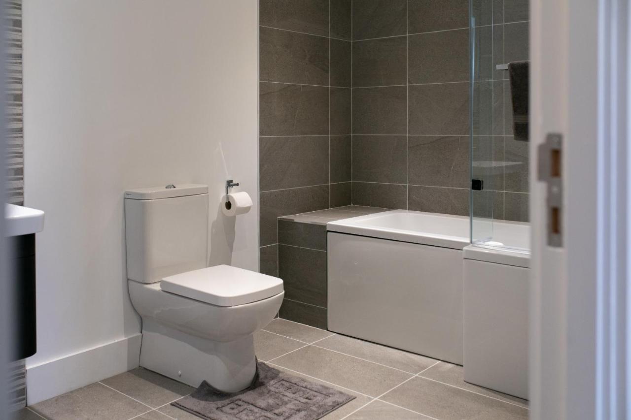 Custom House Apartments Ньюрі Екстер'єр фото